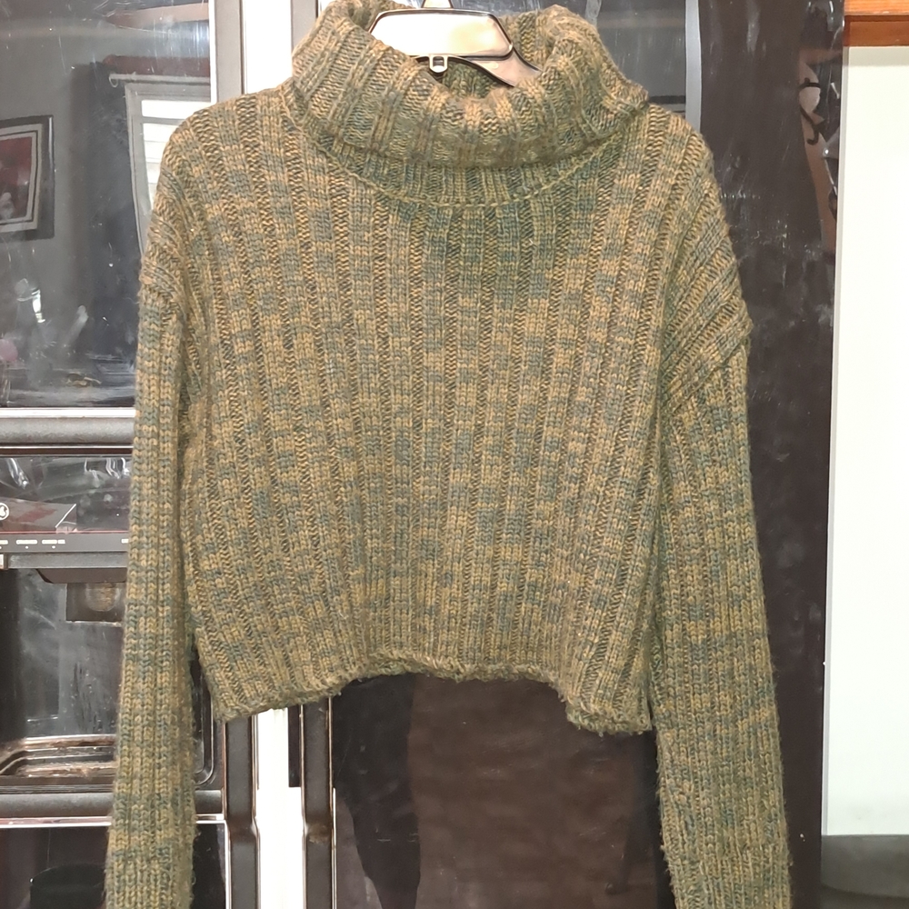 Urban Outfitters Olive Turtleneck Sweater Medium